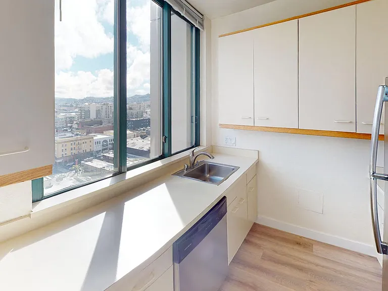 Trinity Towers Apartments — Photo 26