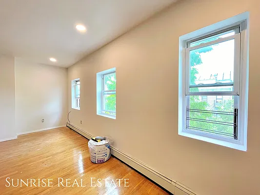 Rented by Sunrise Real Estate | media 44