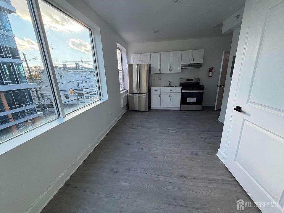 2nd image of 103 Bayard St #15