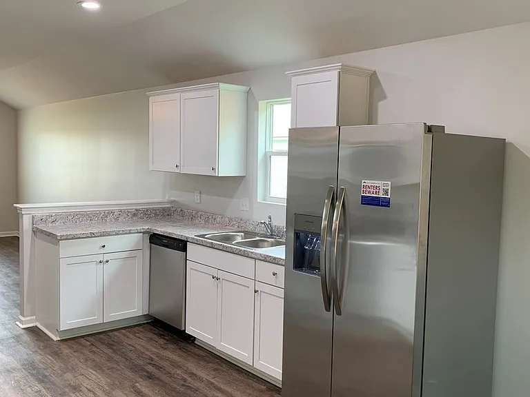 310 Tiffany Ln — Photo 10