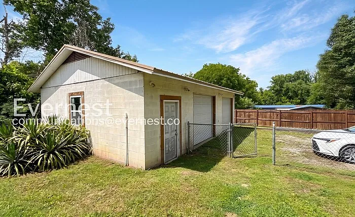3217 Plaza Cir — Photo 22