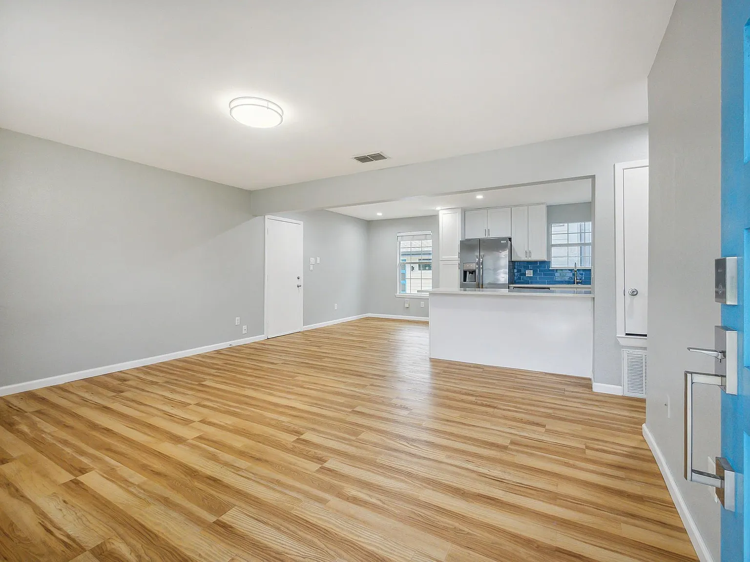 3 bed, 2.0 bath, 1968 sqft, $2,800 — Photo 3