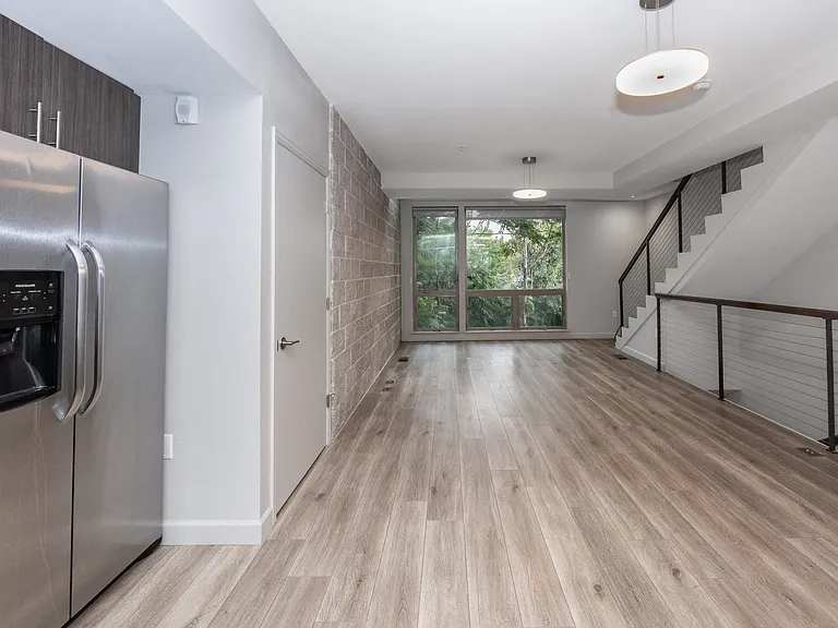 E14 Apartments — Photo 23