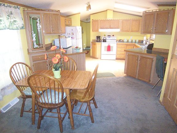 2nd image of 828 Dogwood Dr