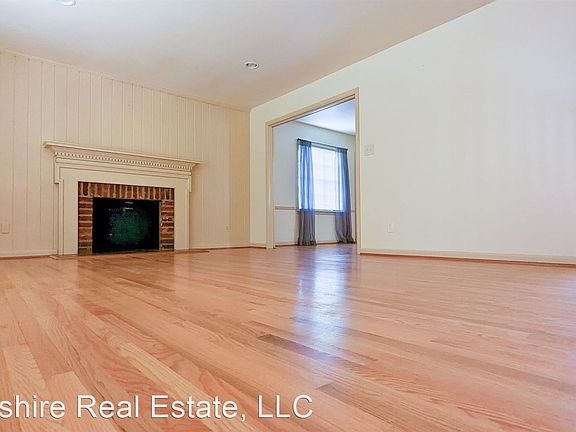 4th image of 2427 Castle Pl