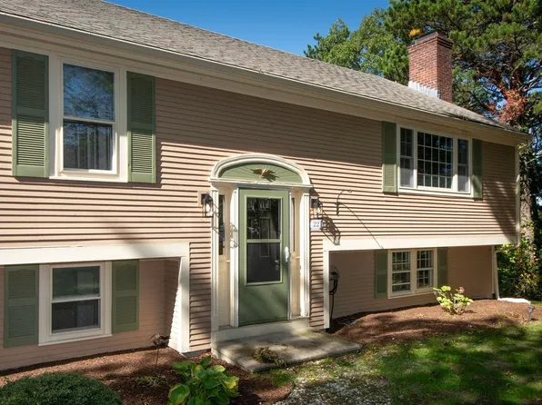 22 Admiral Rickover Rd, Plymouth, MA 02360
