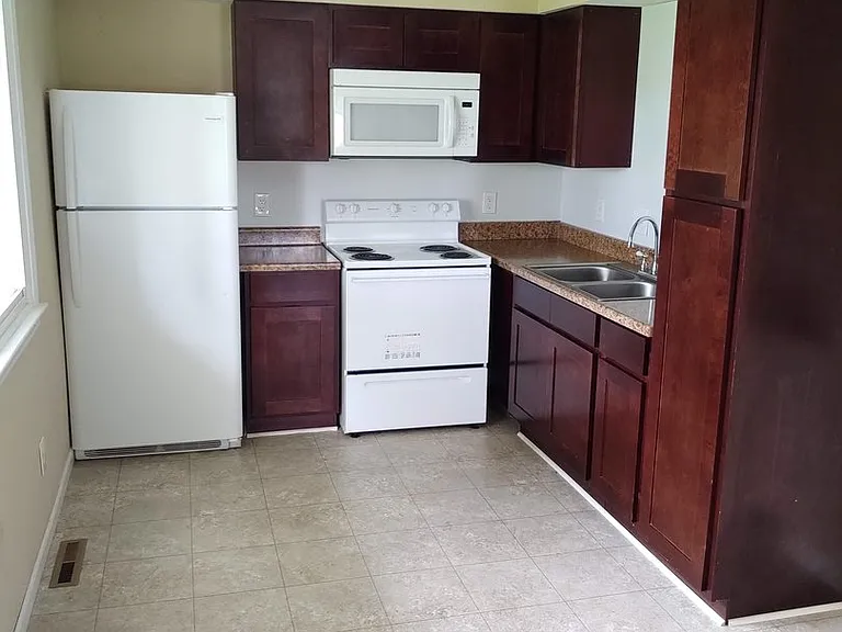 2131 W Phelps St — Photo 3