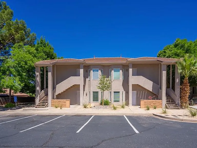 Valley View Condos — Photo 24