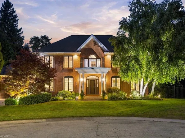 359 Sunnymeade Dr, Hamilton, ON L9G 4L2