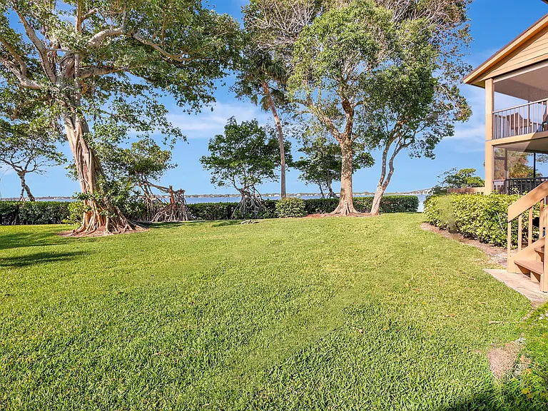 264 NE Edgewater Dr — Photo 26