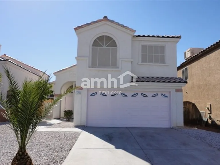1717 Cedar Bluffs Way — Photo 1