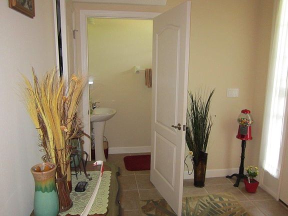 3rd image of 281 Catriona Dr