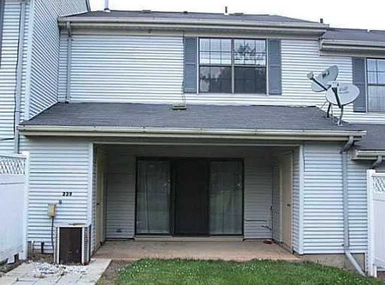239 Hampshire Ct — Photo 15