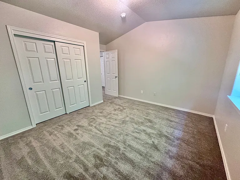 8007 NE 38th Ave — Photo 30