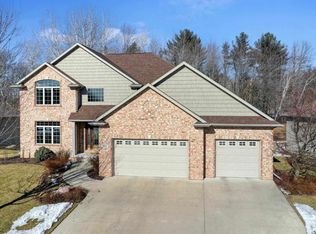 966 Faversham Way, Green Bay, WI 54313