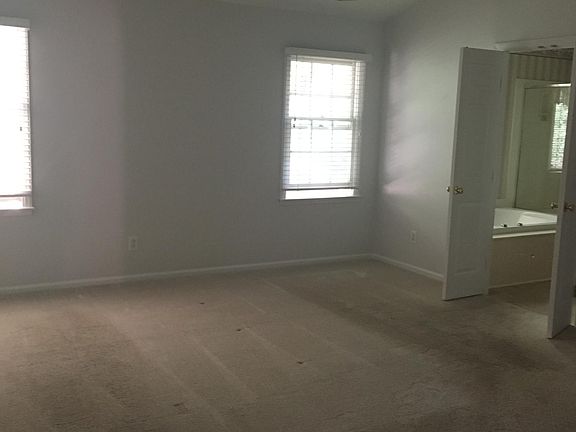 3rd image of 4805 Hickory Glen Dr