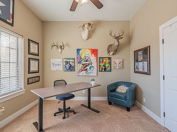4th bdrm/office w/ closet