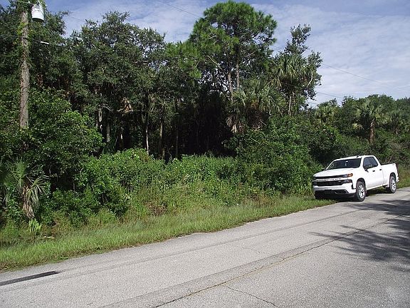 4th image of 3197 NW 39th Ave