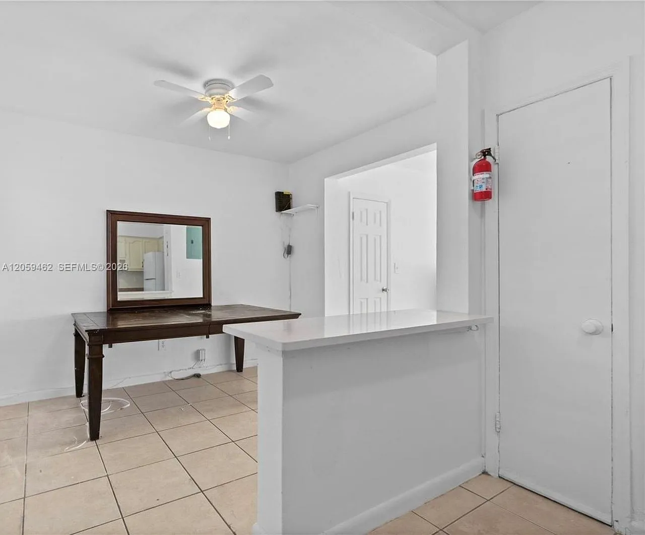 2 bed, 1.0 bath, 4372 sqft, $2,350 — Photo 2