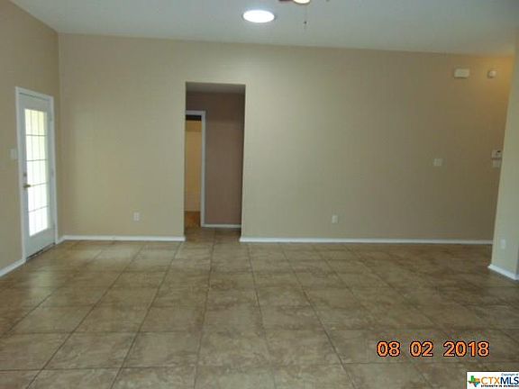 4th image of 406 Aries Ave