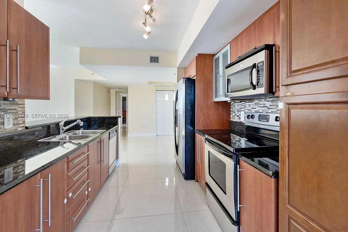 Gables Marquis Condo — Photo 3