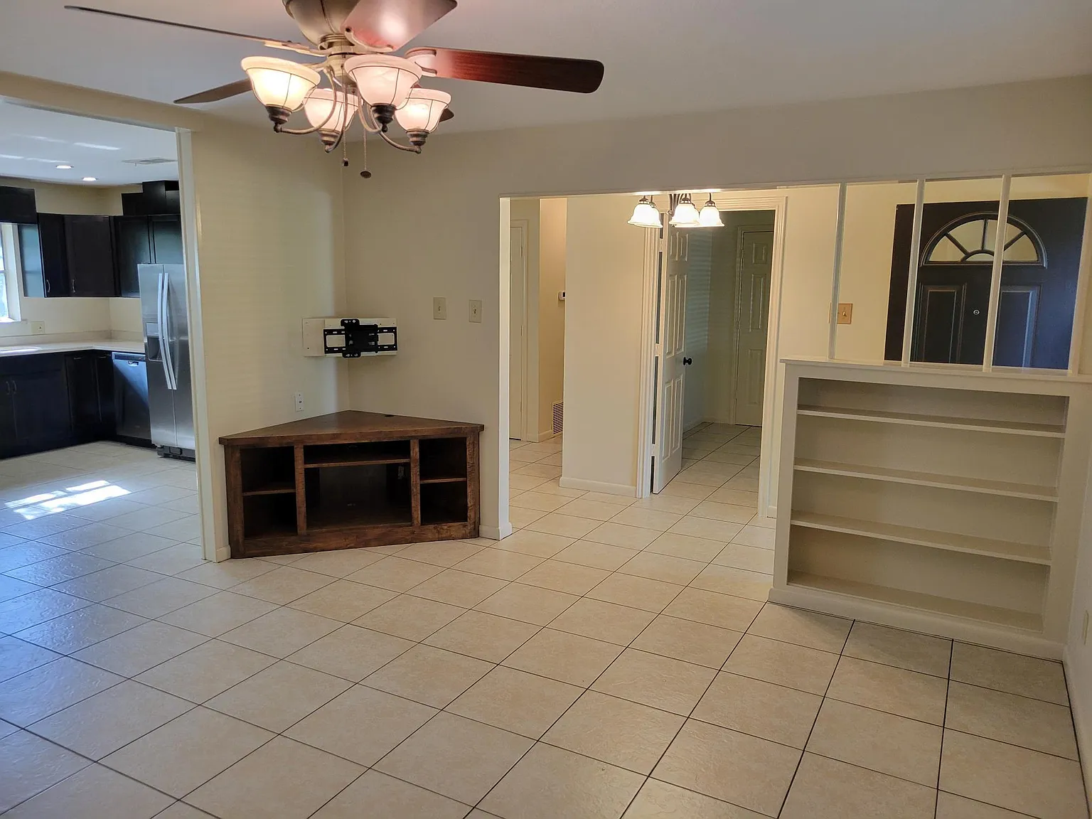 3 bed, 1353 sqft, $2,800 — Photo 2