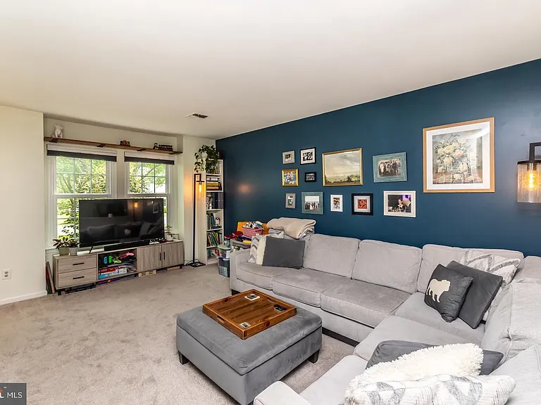 786 Bradford Ter — Photo 4