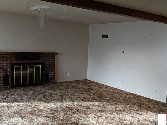 4th image of 612 E 8th St