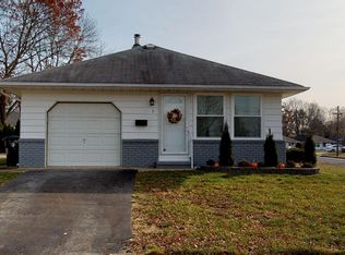 3 Mount Logan Ln, Toms River, NJ