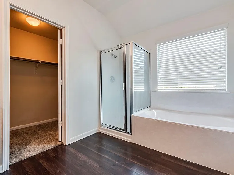 237 Goddard — Photo 20
