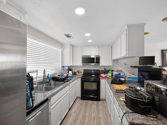 2nd image of 1209 Sandy Bridges Ln