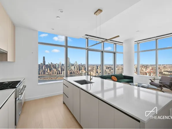 3 Court Sq, Long Island City, NY