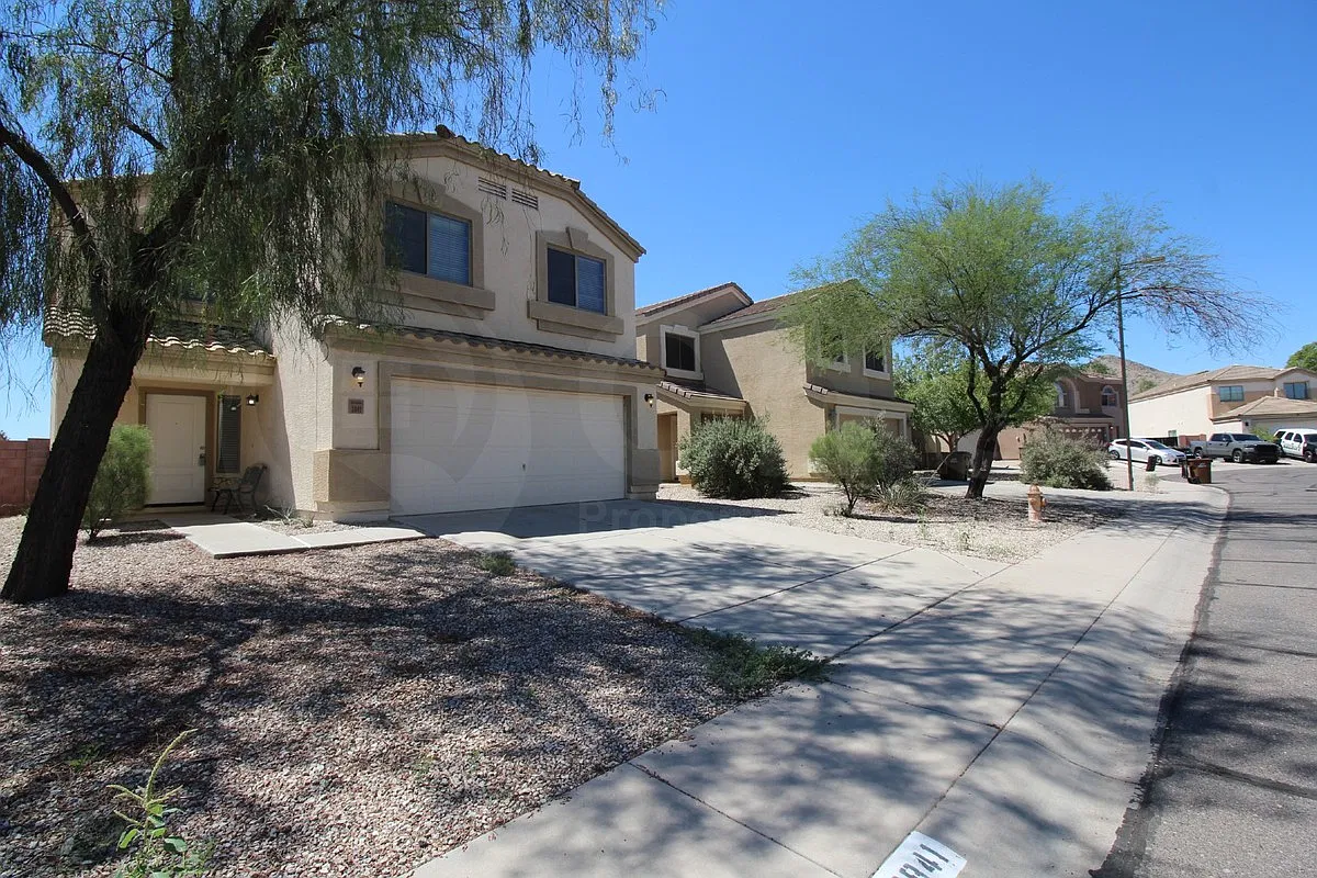 4 bed, 2.5 bath, 2011 sqft, $2,085 — Photo 2