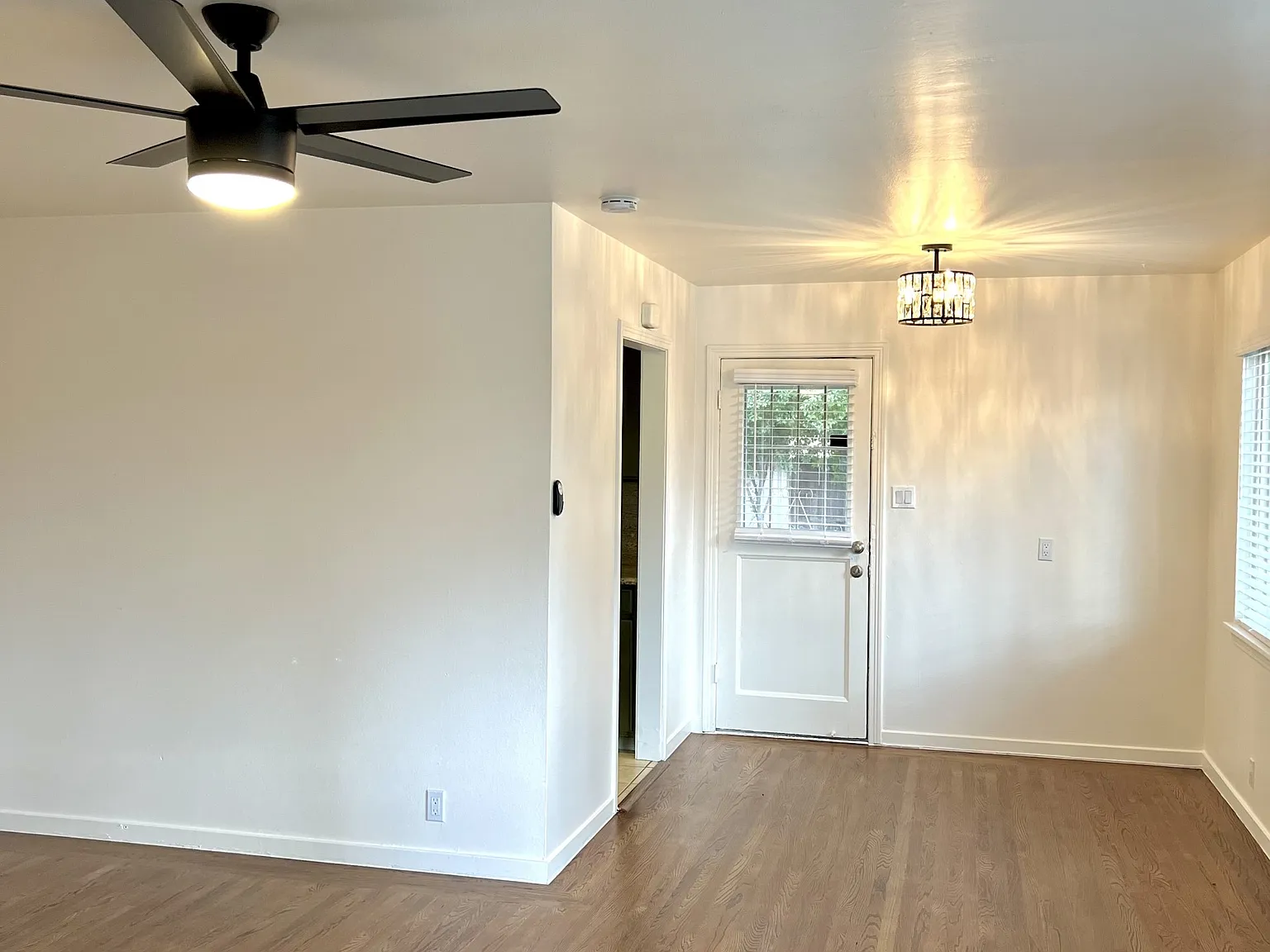 1 bed, 950 sqft, $1,850 — Photo 3