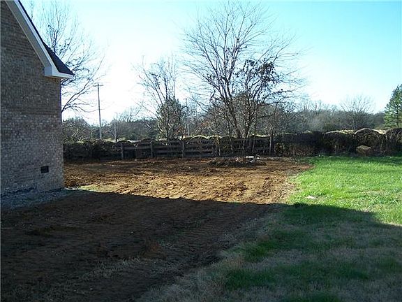 5th image of 1001 Renee Dr