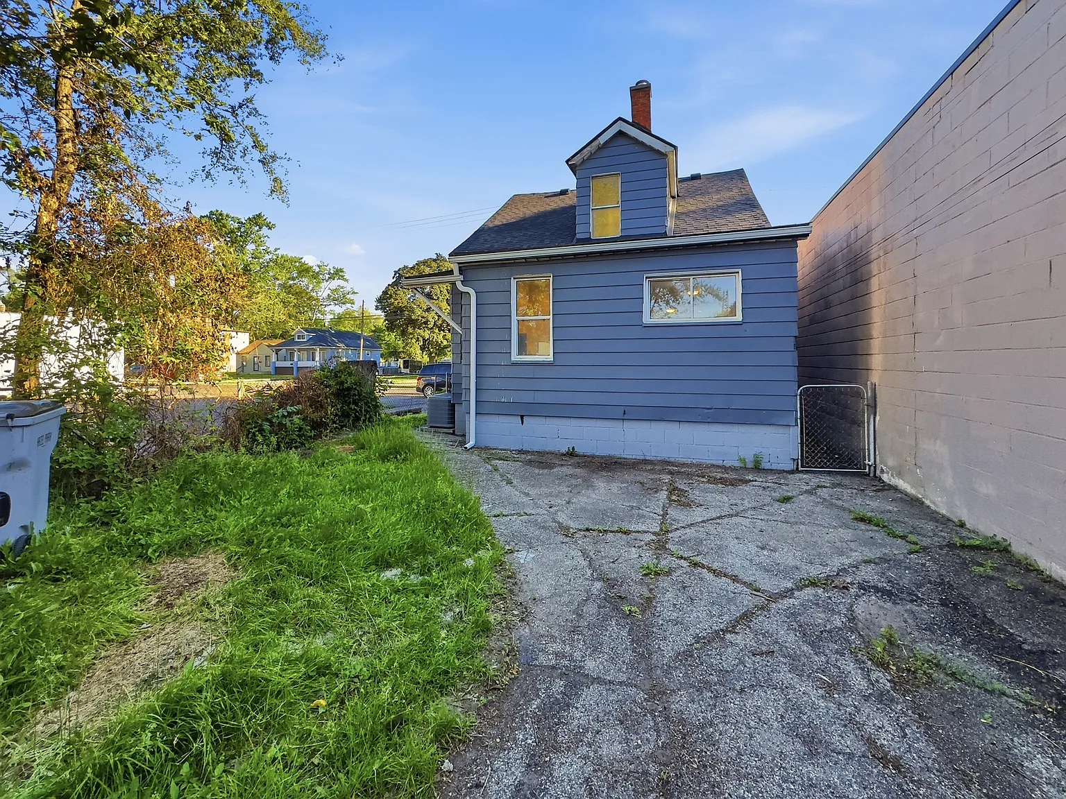 329 West Muir Avenue - 1 — Photo 3
