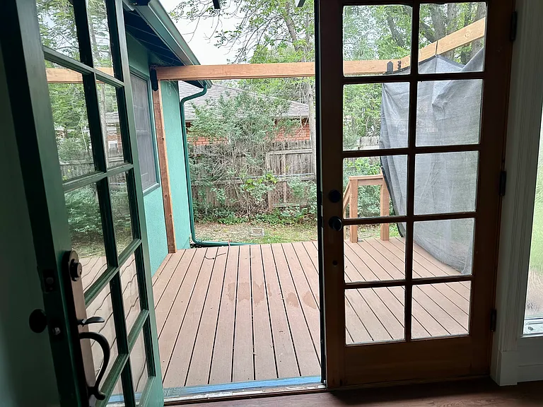 Heat resistant trex decking, shade cloth cover (temporarily removed for nesting bird)