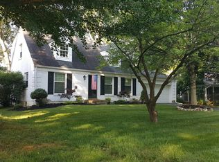 10404 Foxboro Dr, Louisville, KY 40223