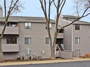 1329 Prospect Village Ln APT A, Ballwin, MO 63021