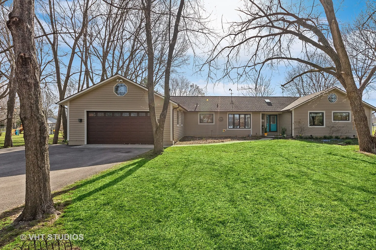 26147 N Meadow Ln photo 1