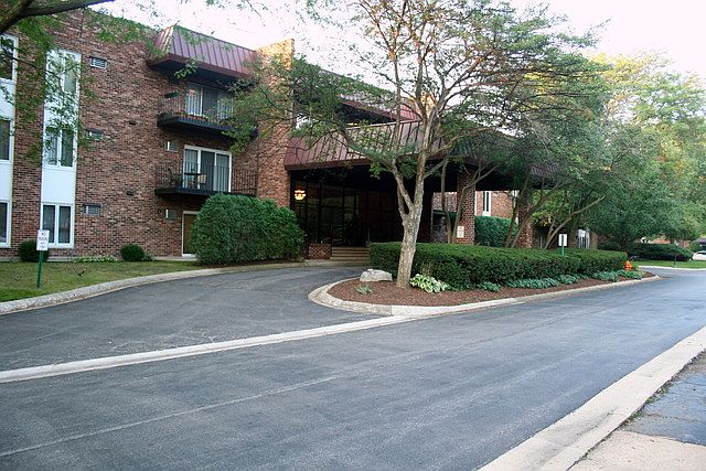 1st image of 1053 W Ogden Ave APT 349