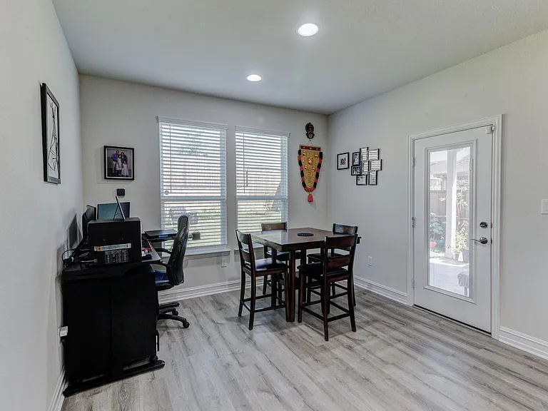 2808 Southampton Dr — Photo 12
