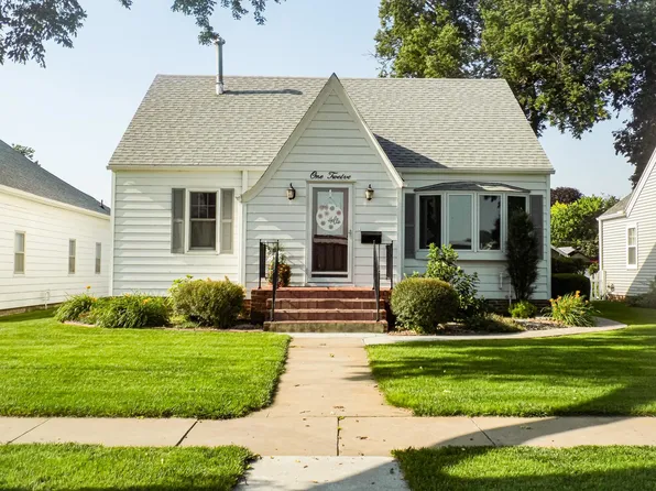 112 5th Ave, Holdrege, NE 68949