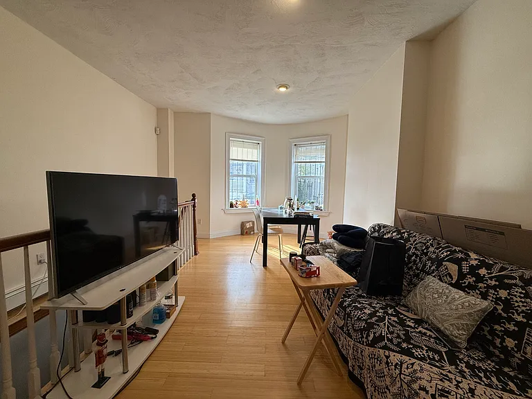 9 Mark St #1 — Photo 3