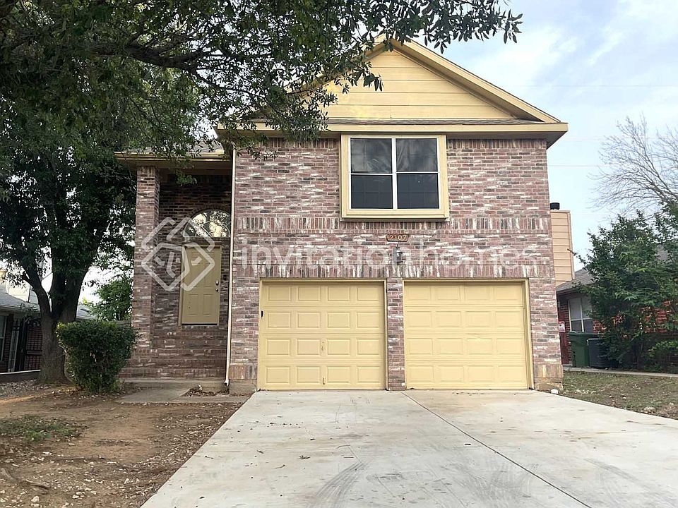 1st image of 2107 Camelot Dr