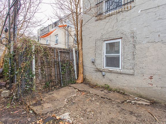 5th image of 1526 Christian St #1
