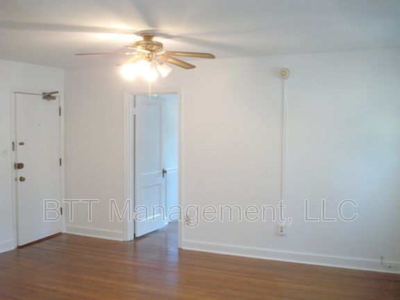 5th image of 816 Greenwood Cir APT 5
