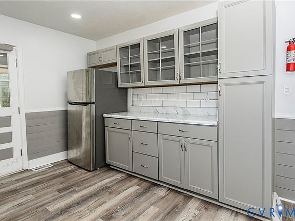 5th image of 121 Lakeside Dr