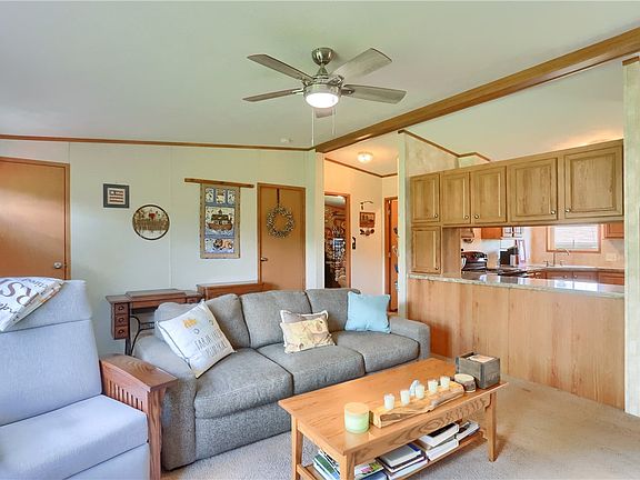 5th image of 183 Maplehurst Dr