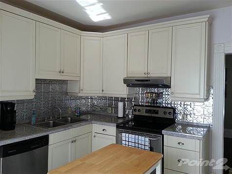 3rd image of 685 Elsmere Park